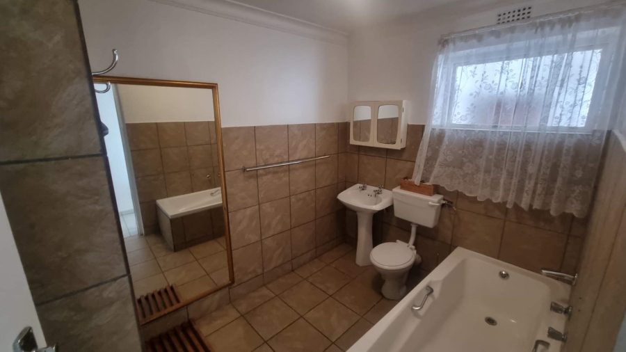 5 Bedroom Property for Sale in Yzerfontein Western Cape